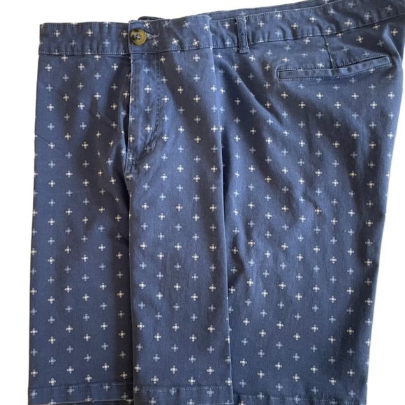 a.n.a. Women's Plus-Size 28 BLUE w/GEOMETRIC  7" Mid Rise Flat-front Chino Short - Picture 4 of 12